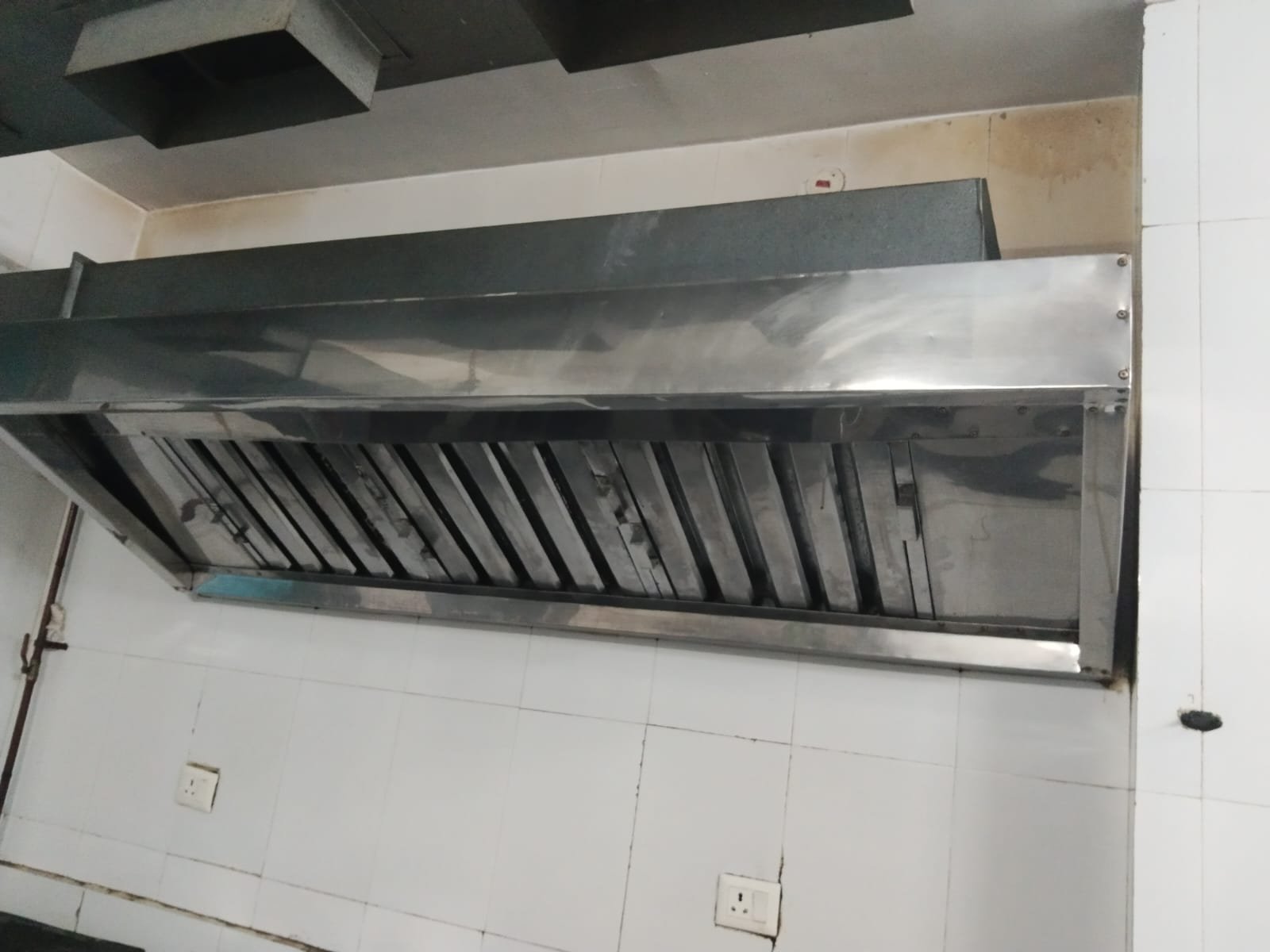 Clean kitchen hood after degreasing